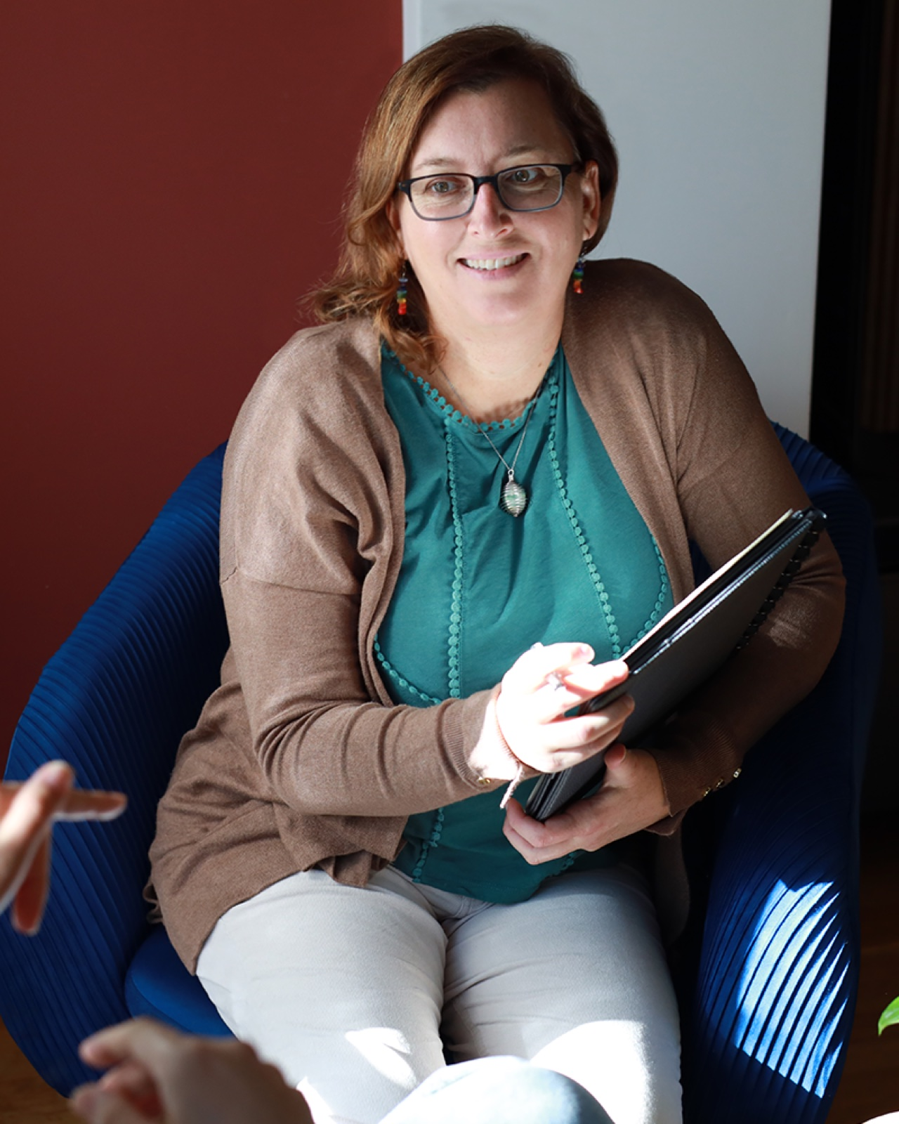 Amy Ross listening during a hypnotherapy session